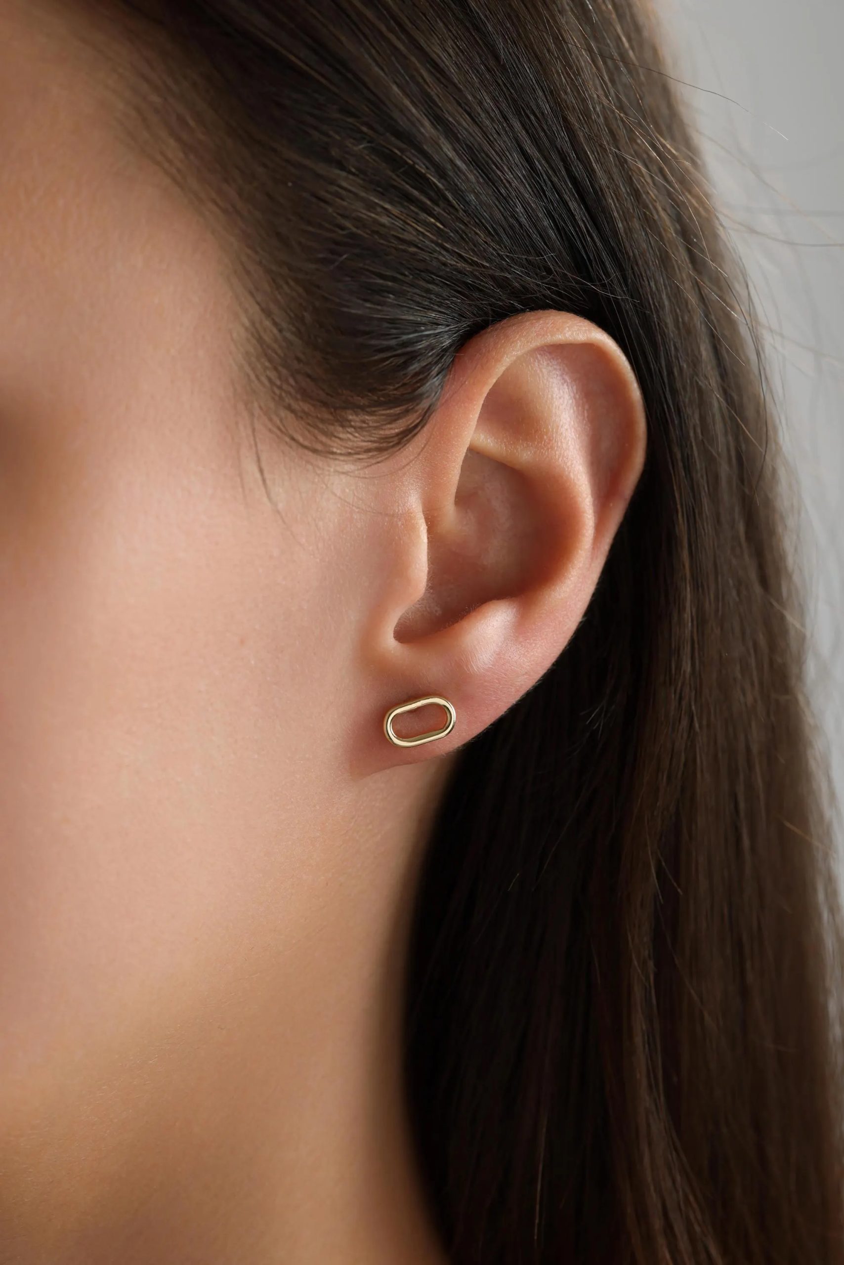 Minimalist oval gold lobe earrings